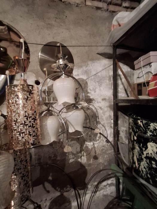 Люстра sotiladi har xil