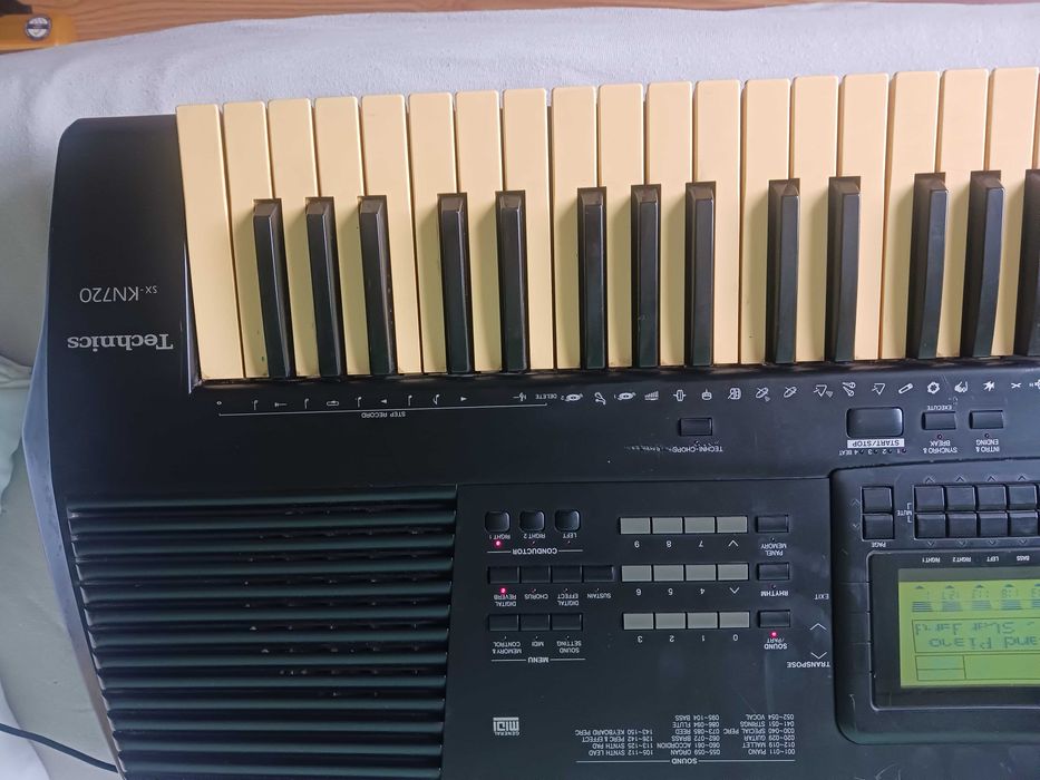 Японски синтезатор пиано Technics Kn 720