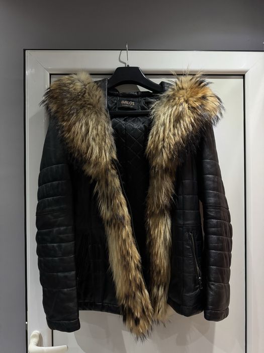 Зимно яке от естесвена кожа, с качулка от естесвена яка!