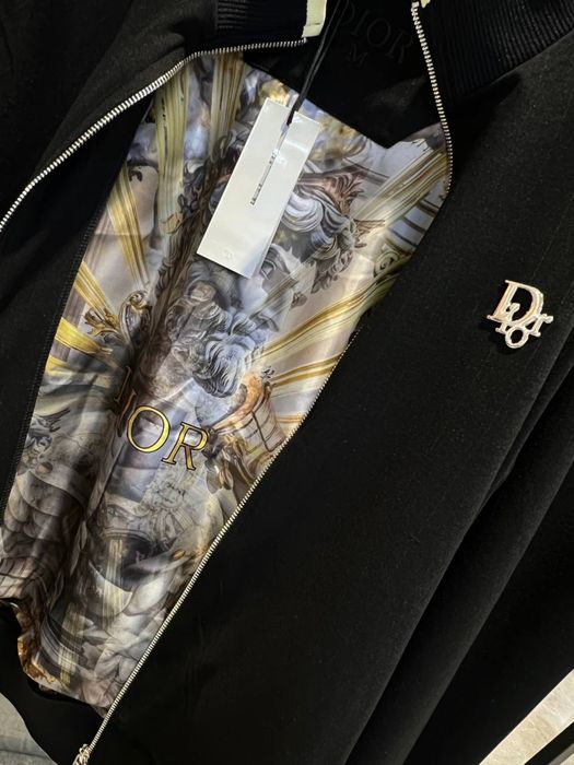 Trening Dior – Negru Premium, cu design digital exclusivist