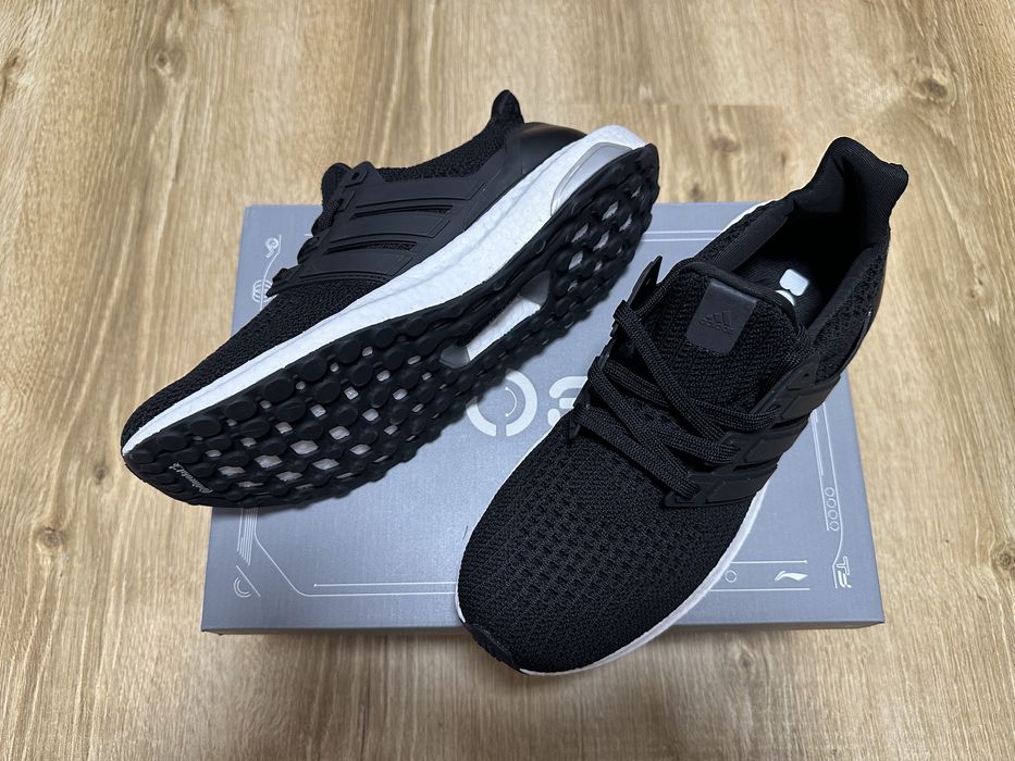 Кроссовки Adidas