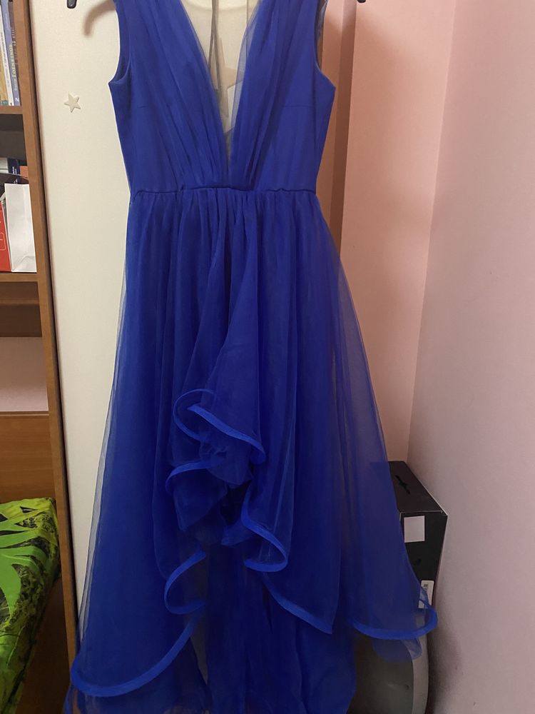 Vând rochie de bal albastra scurta in fata și lunga in spate