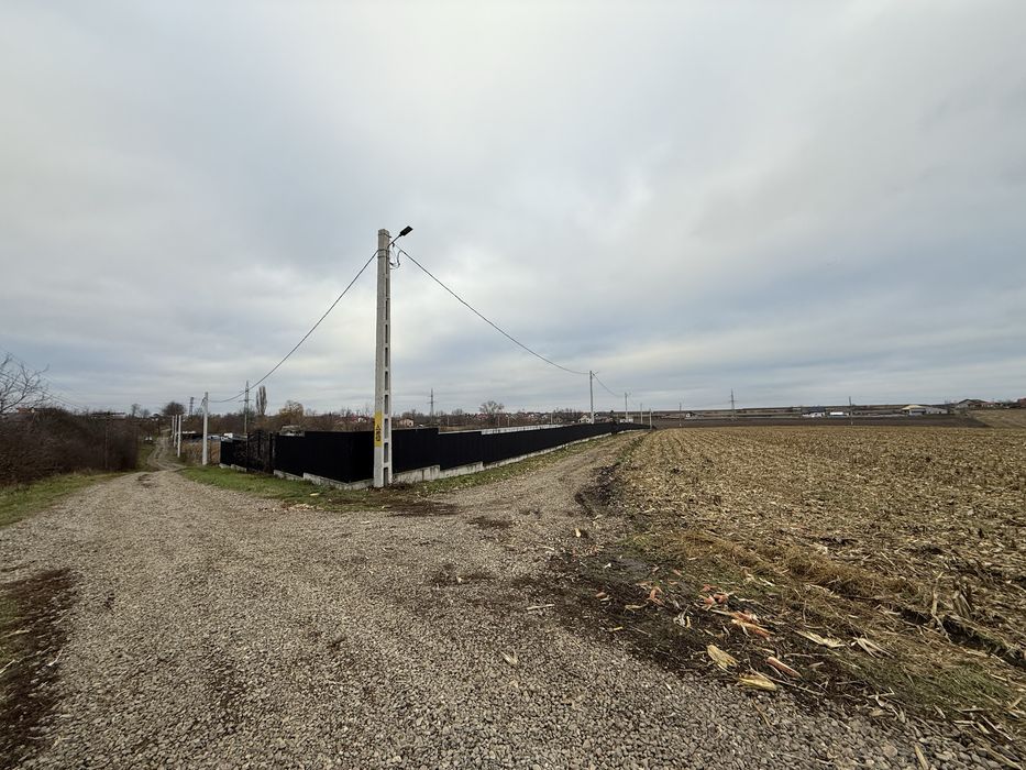 Vand loturi de 1000 mp teren intravilan in Catamaresti Deal