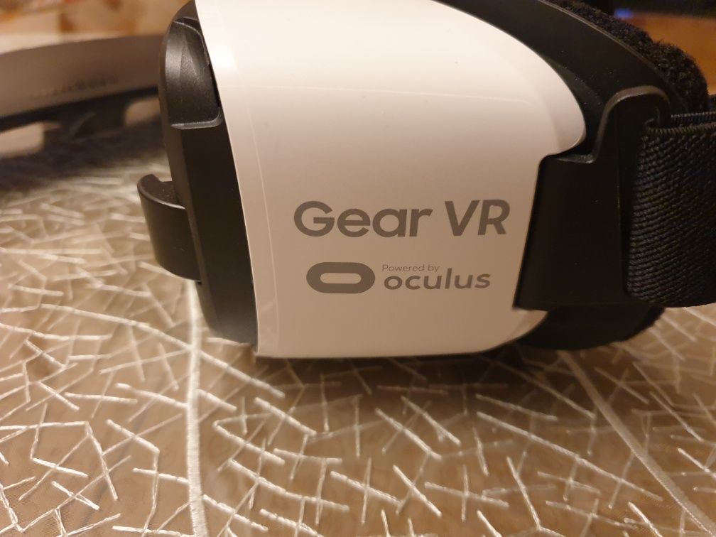 Очила за виртуална реалност Samsung Gear VR