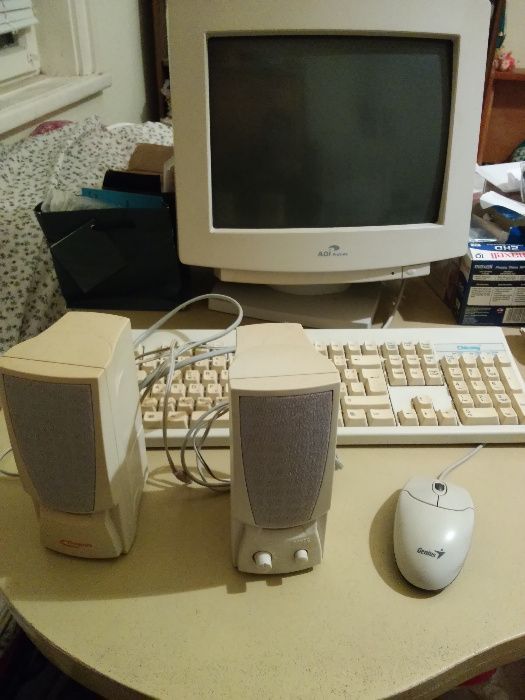 Продавам стационарен компютър с монитор, тонколони, мишка и клавиатура