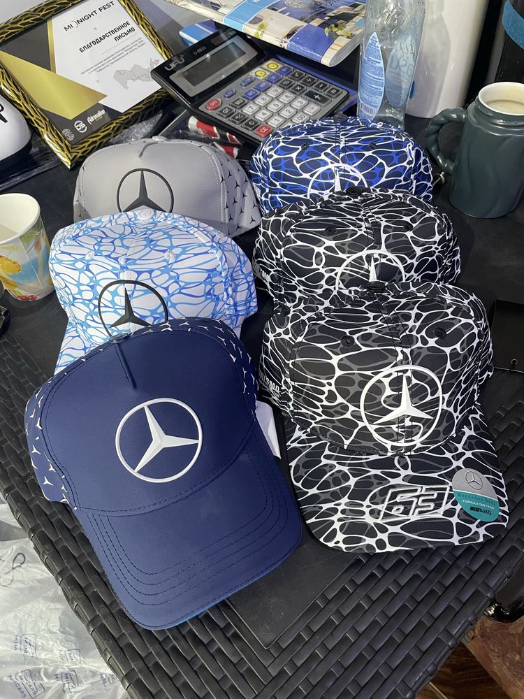 Новый кепки от  Mercedes
