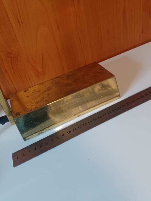 Ретро стара масивна настолна лампа