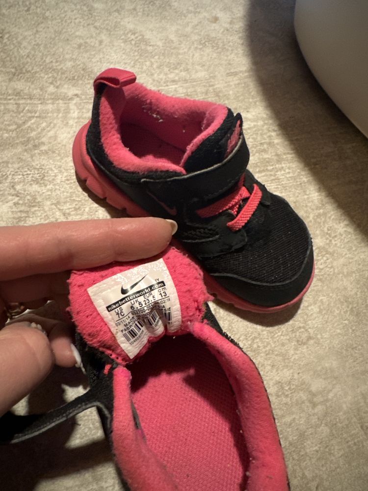 Adidași Nike, Adidas, Puma, Skechers