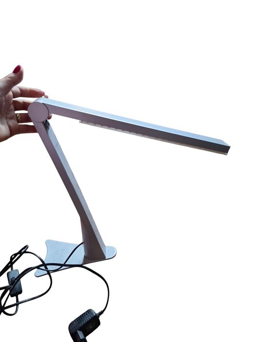 Настолна лампа в сиво