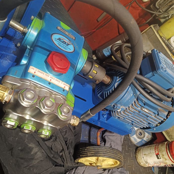 Pompă spălătorie CAT 350 presiune 150 bari 15liti minut