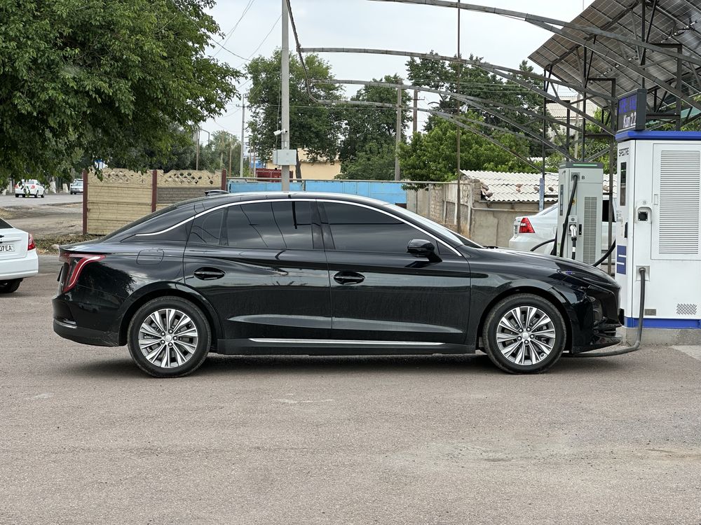 Hongqi E-QM5 500км