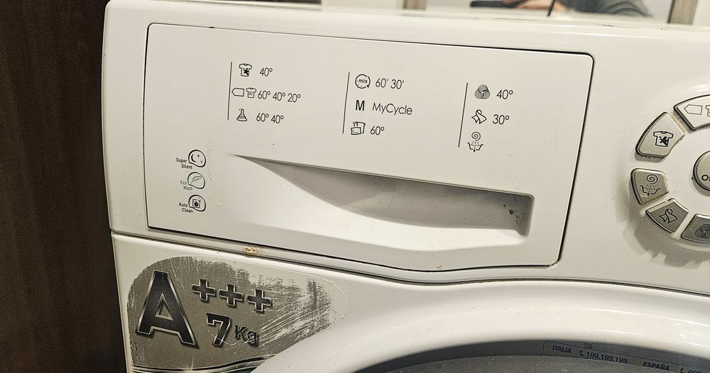 Mașina de spălat rufe Hotpoint slim folosita