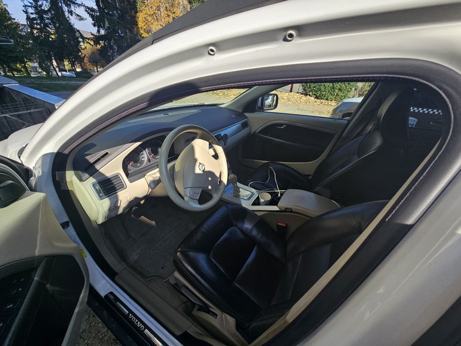 Volvo XC70 2.4 D5 - vând sau schimb cu 4x4 benzină