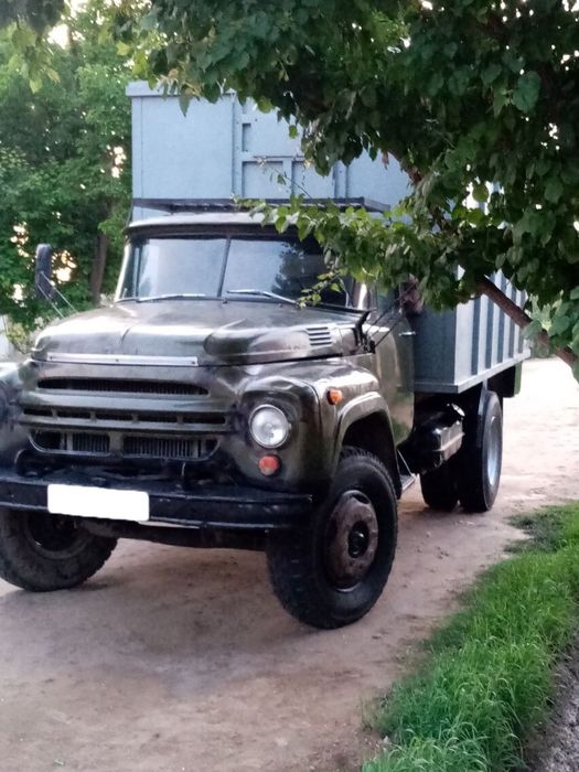 Zil avto mashinasi sotiladi