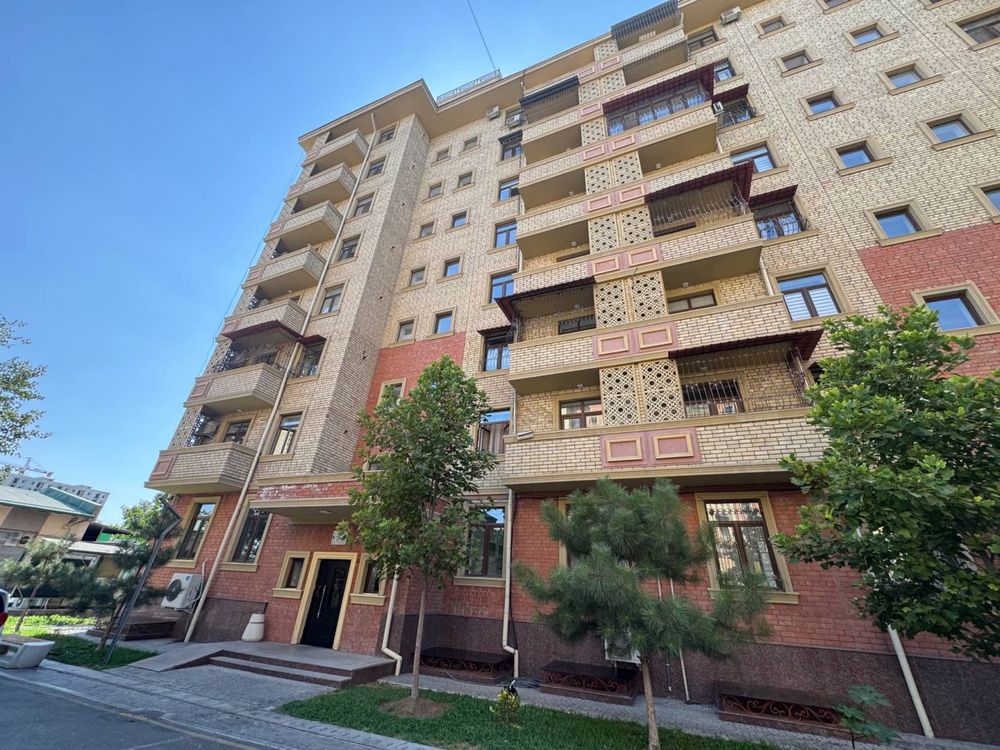 Golden House на: Кушбеги Яккасарайский район Ор.р: ресторан Канотчи