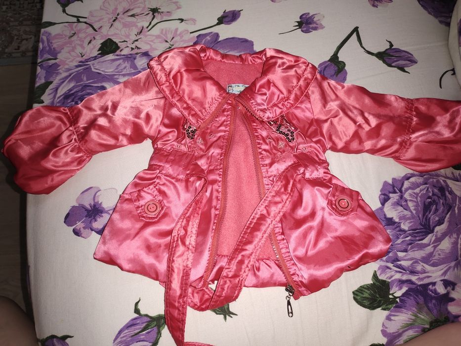 Продам куртку для девочки