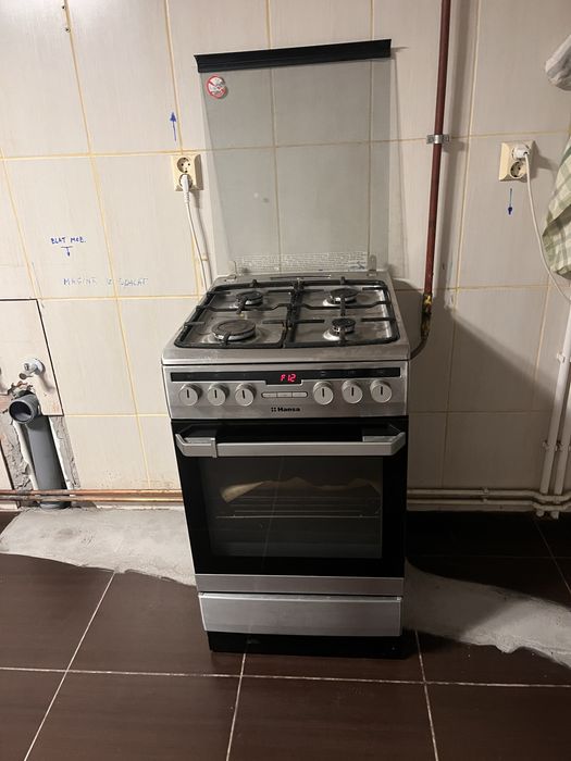 Aragaz Hansa cu cuptor electric