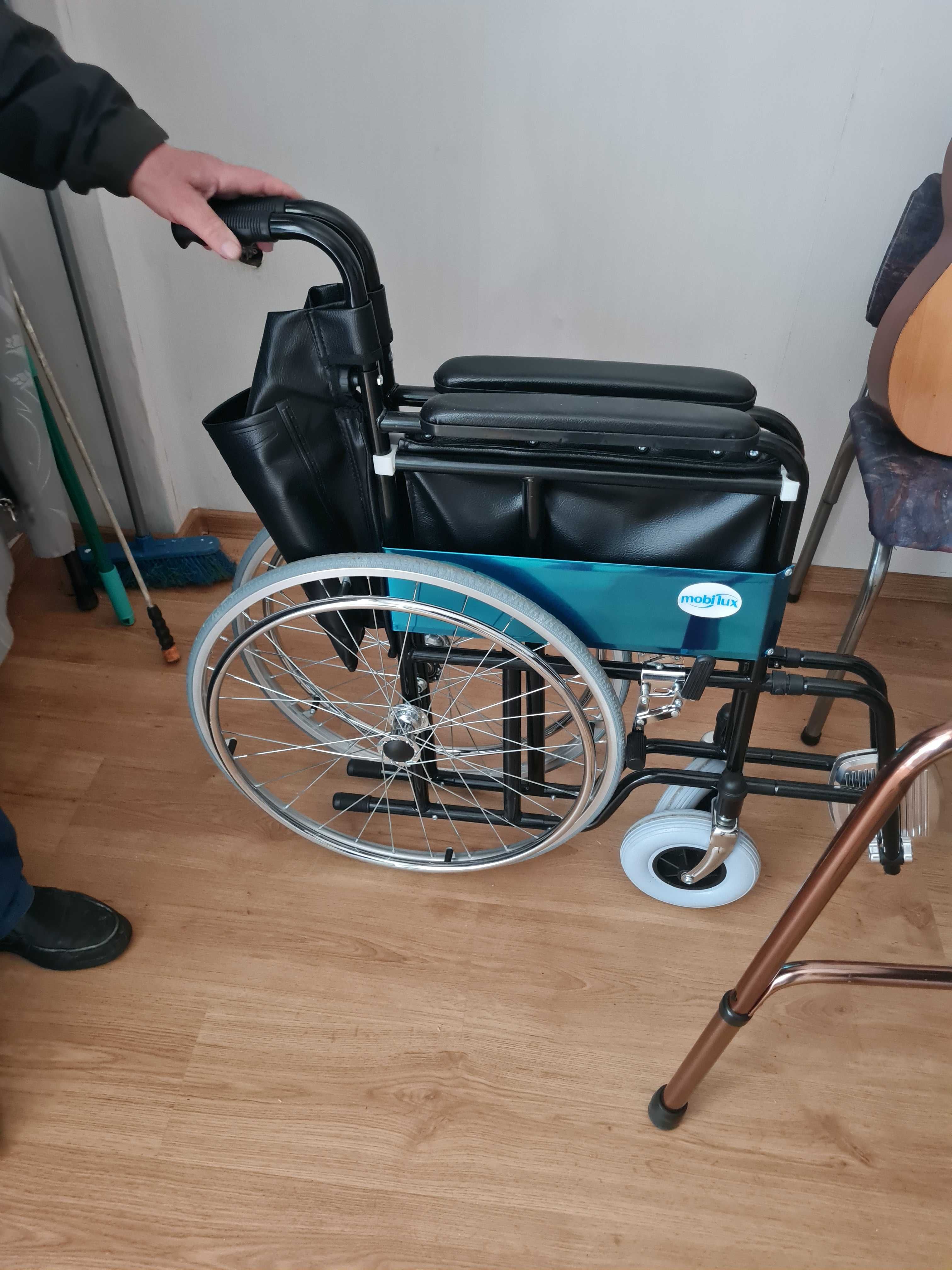 Инвалидна количка Mobi lux 2 броя колички в комплект и проходилка