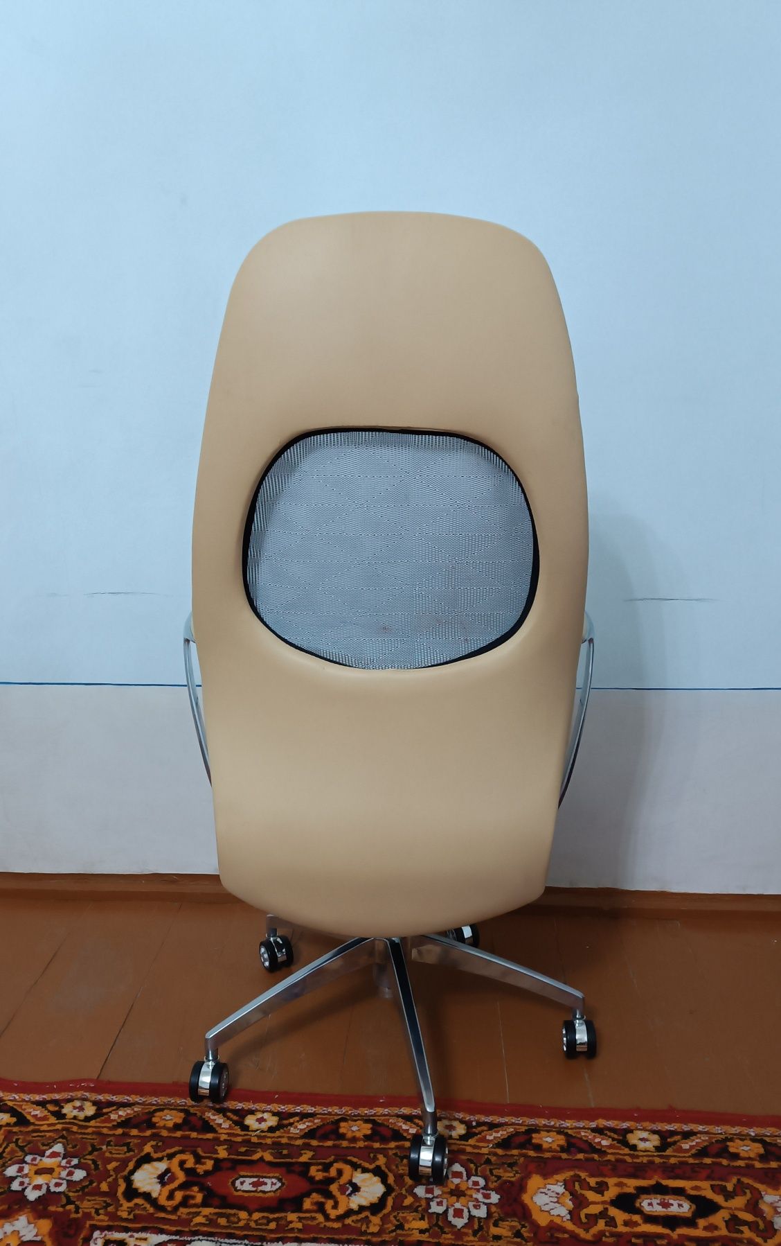 Офисной кресло сотилади ДАФНА