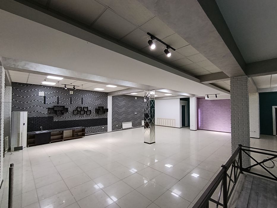 Сдаётся цокольное нежилое помещение вдоль Бектемирского шоссе — 250 м²