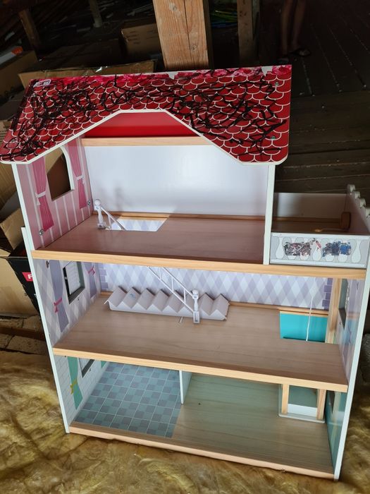 Vând casuta din lemn