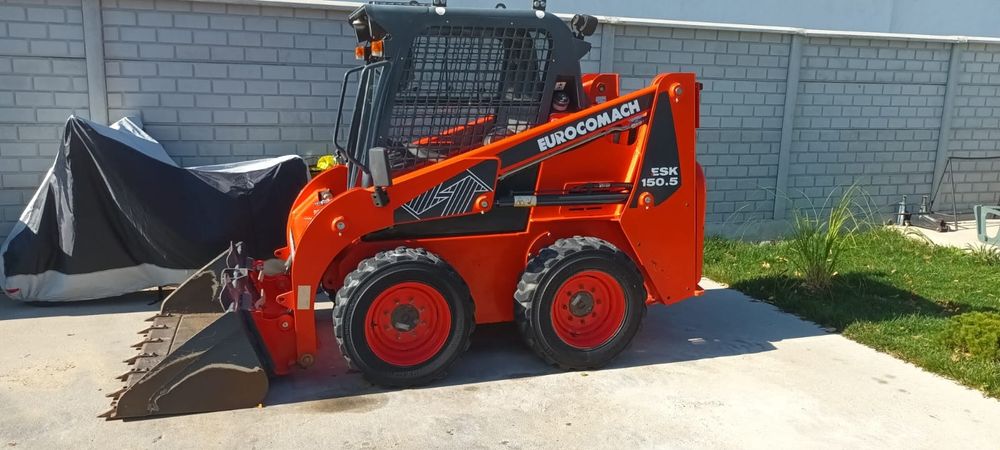 Miniincarcator incarcator frontal tip bobcat eurocomach cabina închisă