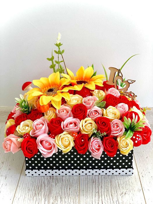 aranjamente buchete flori de sapun trandafiri in balon