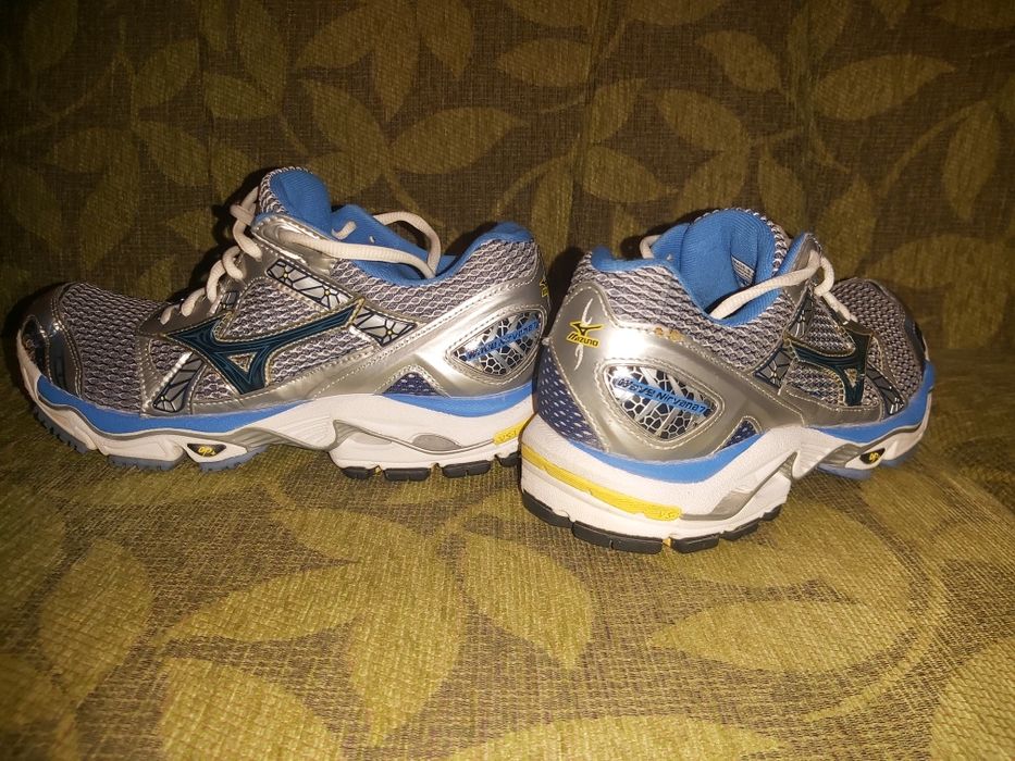 Дамски маратонки Mizuno Wave Nirvana 7