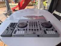 Consola dj Traktor s3 cu skin si decksaver ( bonus traktor x1)