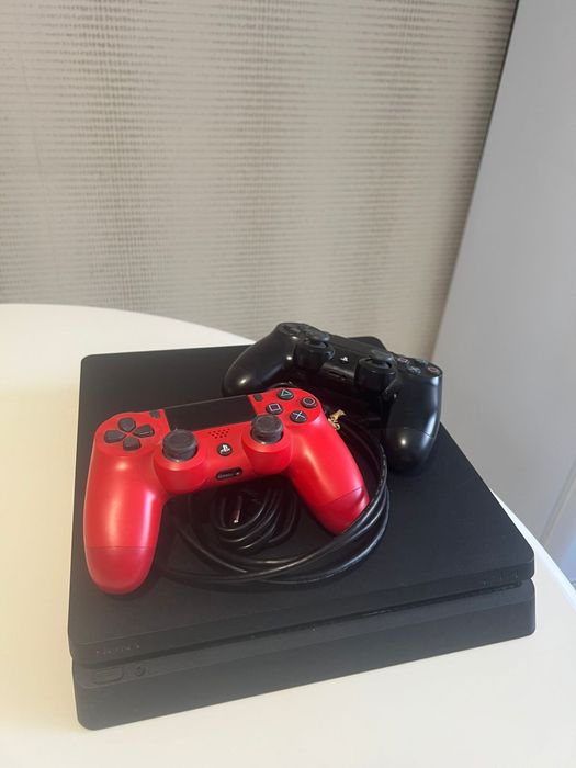 Продам PlayStation4 в хорошем состоянии