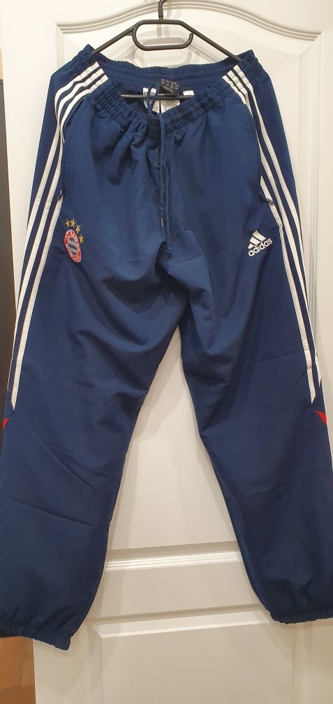 Aнцунг на ADIDAS-Bayern Muncheni