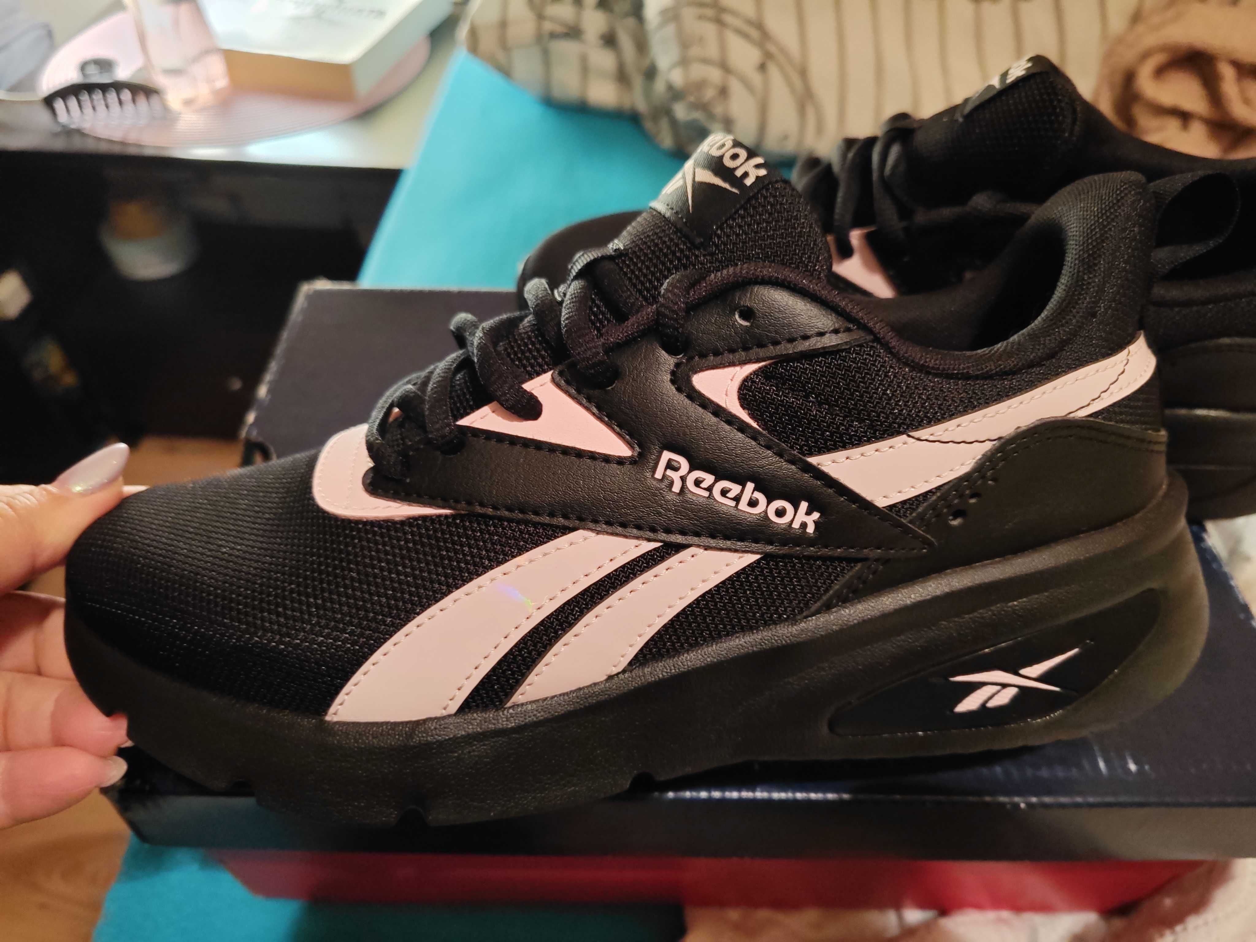 Спортни обувки Reebok ЧЕРЕН 38.5 н