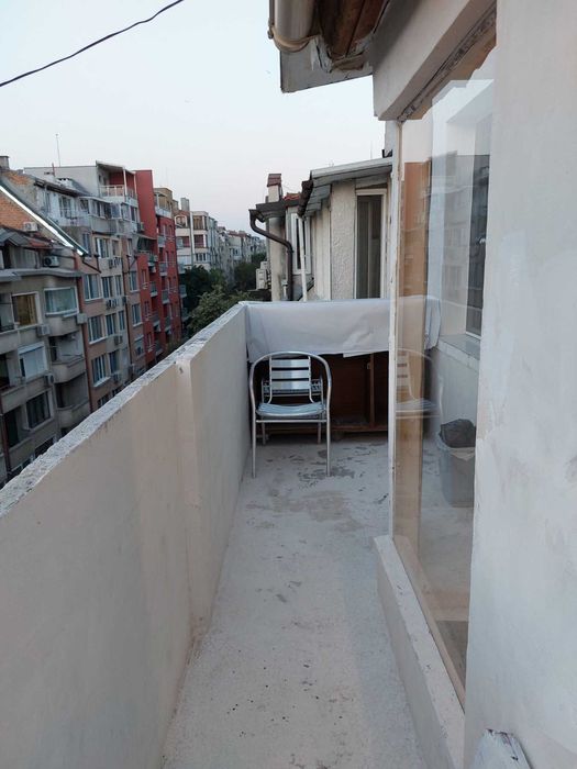 Дава се под наем Двустаен апартамент в Бургас, Възраждане - 66 кв.м за 225 € - Снимка #2