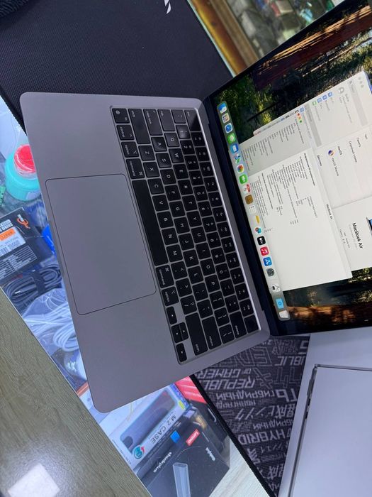 MacBook Air M3 2024 SSD 256 DDR8GB