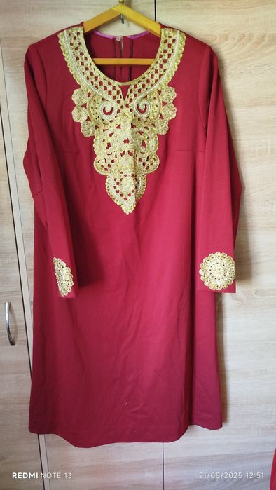 Toq qizil rangli koʻylak