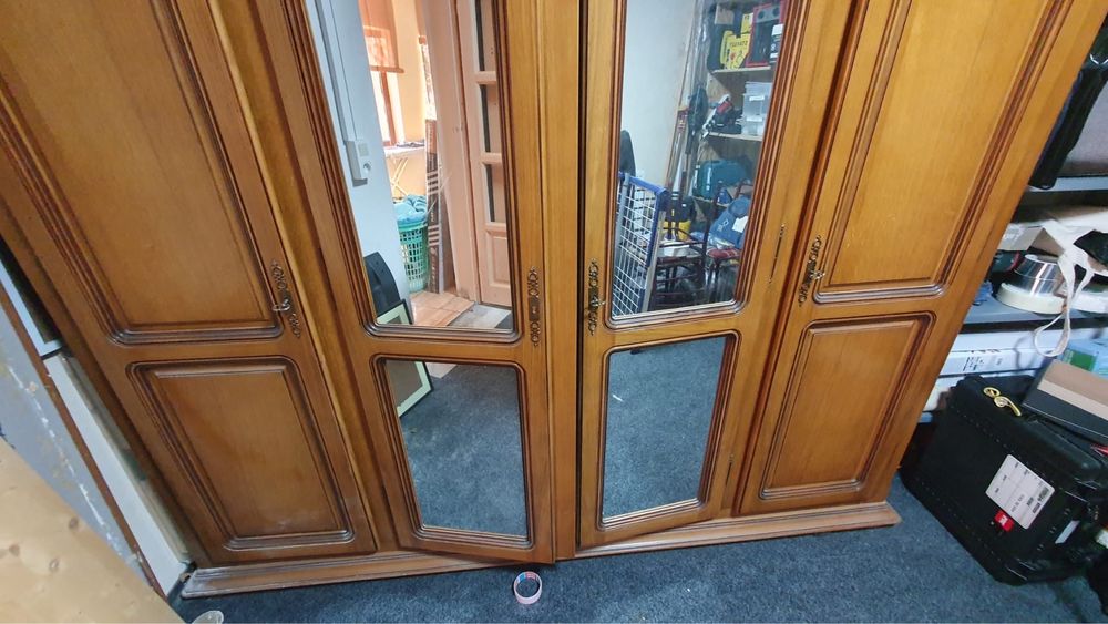 Vand dulap din lemn masiv