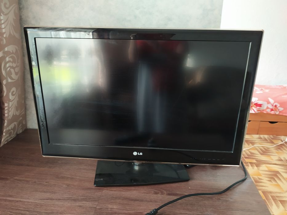 Телевизор LG ЖК на подставке