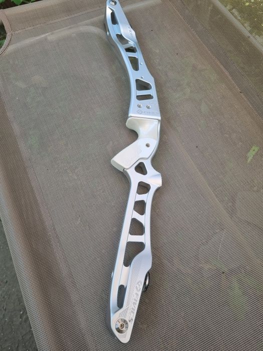 FIVICS VELLATOR 2 CROSA ARC RECURVE - Culoare : alb, Pozitie mana : RH