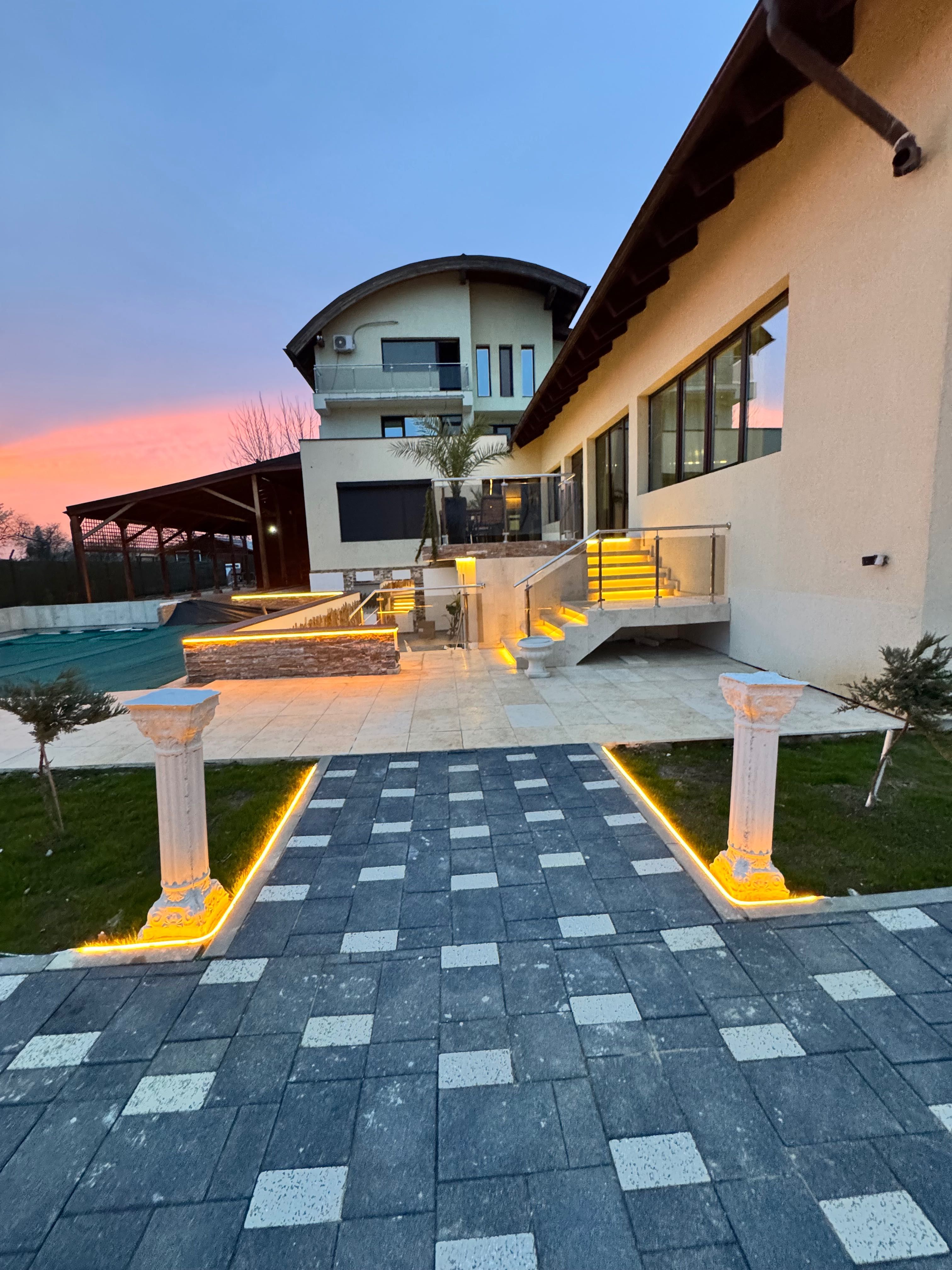 Vila de închiriat pentru/petreceri private/zile de naștere/cununie/etc