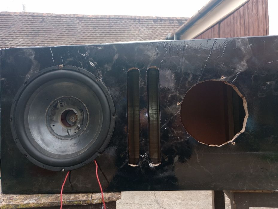 Incinta subwoofer auto dubla cu camere de sunet