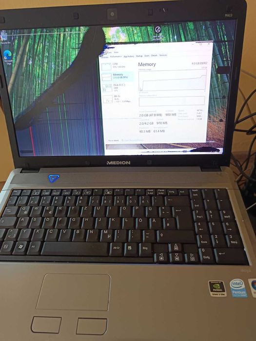 3 работещи лаптопа с 1 зарядно