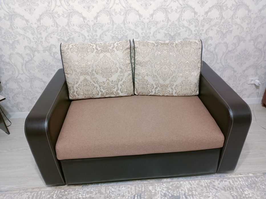 Продам срочно мини диван за 55000