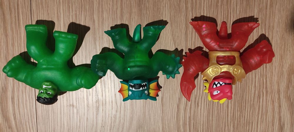 Set figurine Go jit zu - jucărie - monstru - arma- gumat