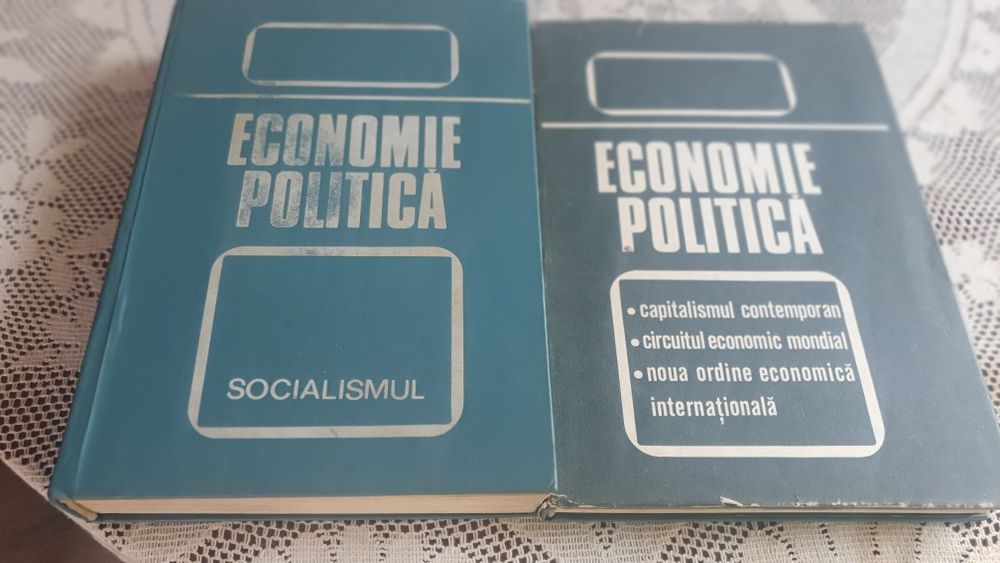 Vand doua carti vechi de economie politica