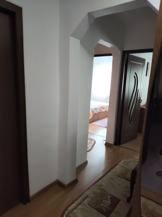 Închiriez apartament