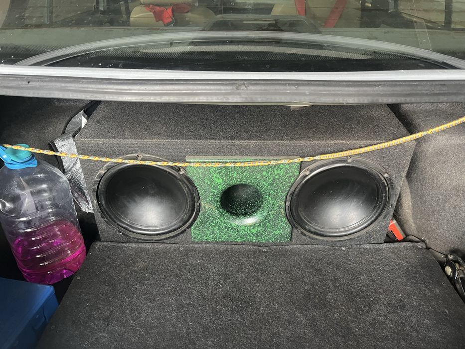 Subwoofer auto cu 2 difuzoare
