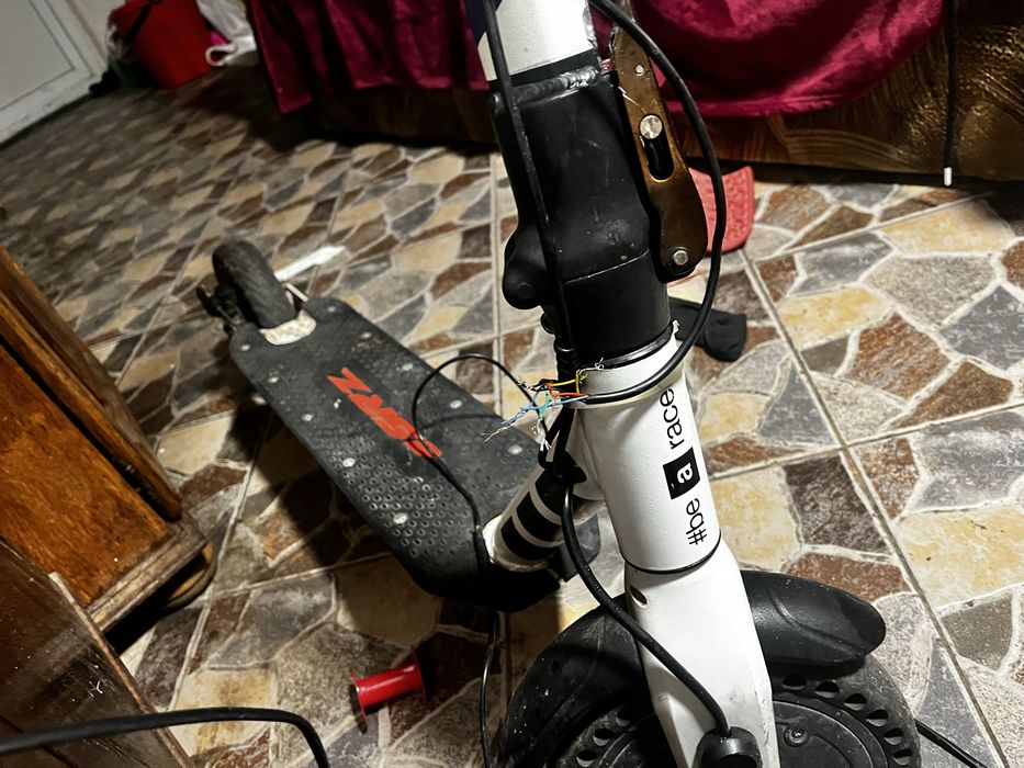 Trotineta elctrica aprilia