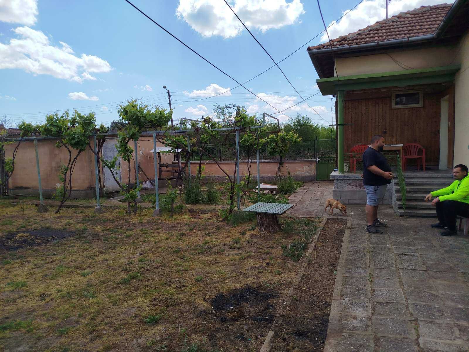 Прекрасна голяма къща в с. Обнова
