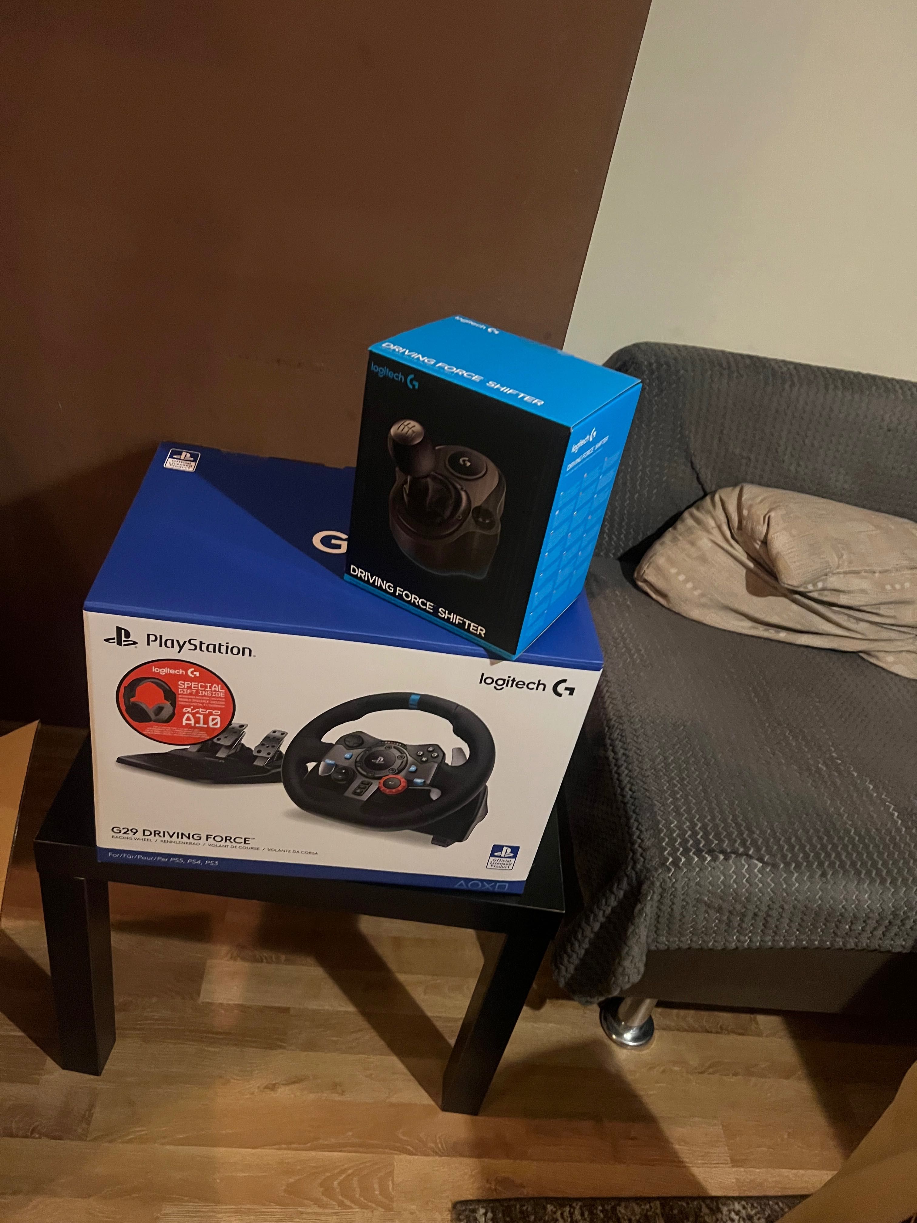 Logitech G29 + shifter работи с Playstation и Windows