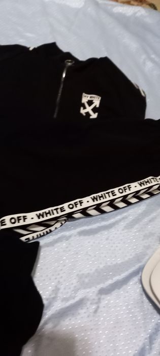 Спортивный костюм тёплая кофта и 4 кепки